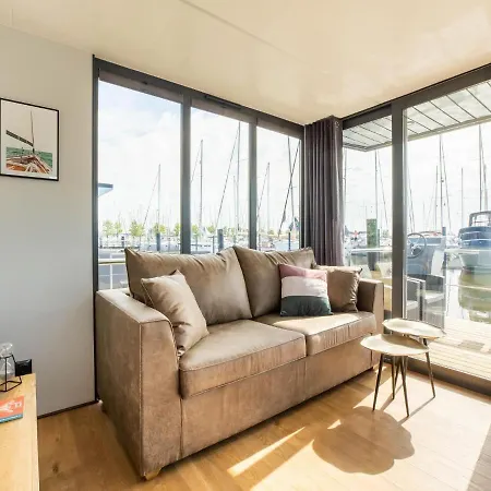 Comfortable Houseboat In Volendam Marina Exterior photo