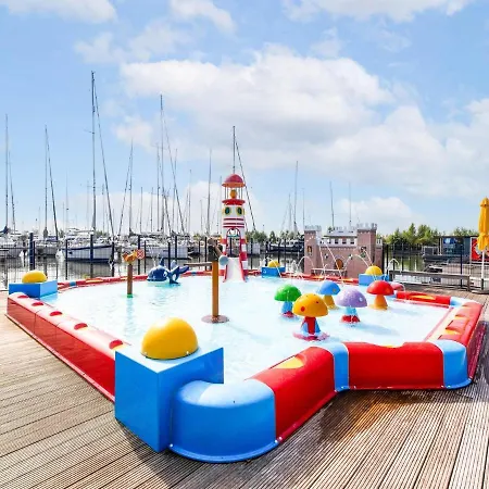 Comfortable Houseboat In Volendam Marina Exterior photo