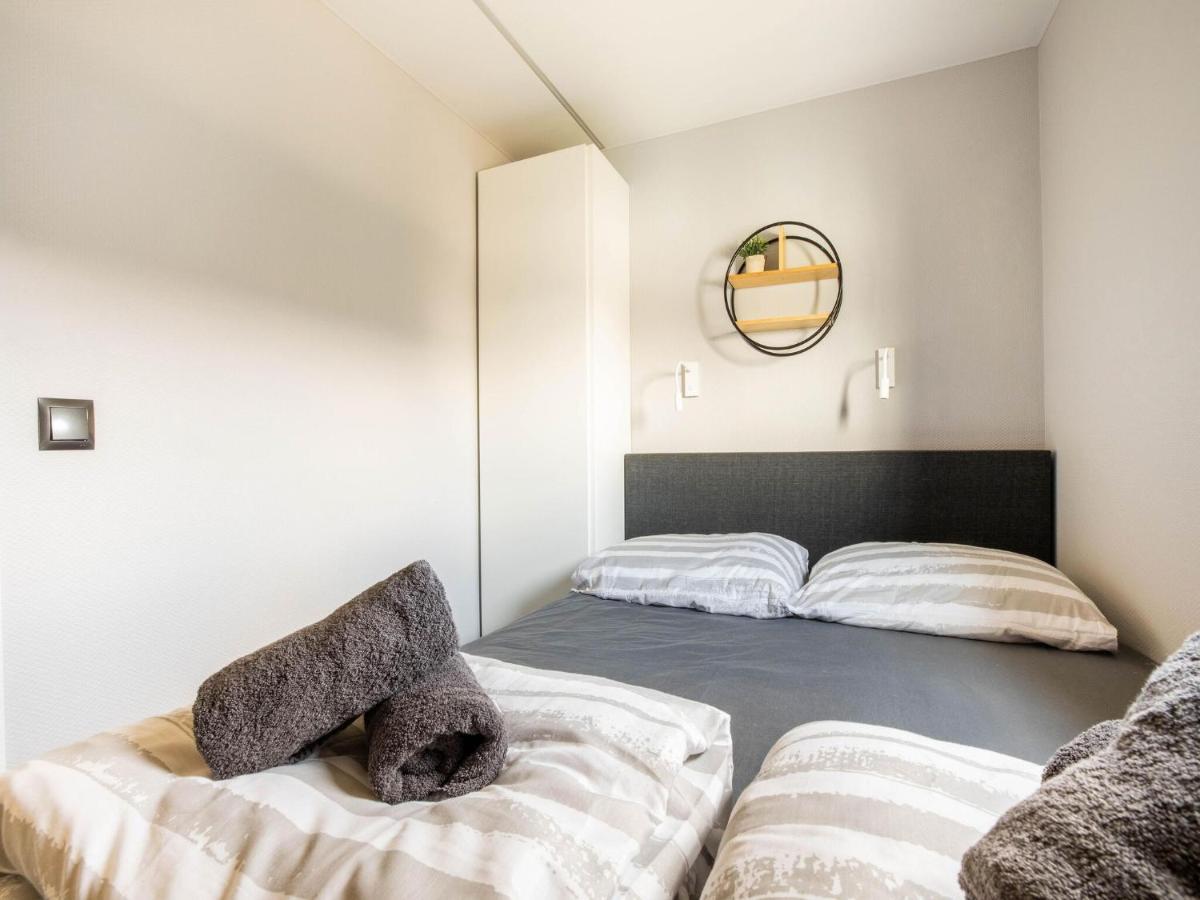 Comfortable Houseboat In Marina Botel Volendam