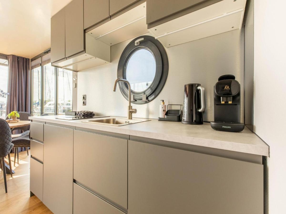 Comfortable Houseboat In Marina *